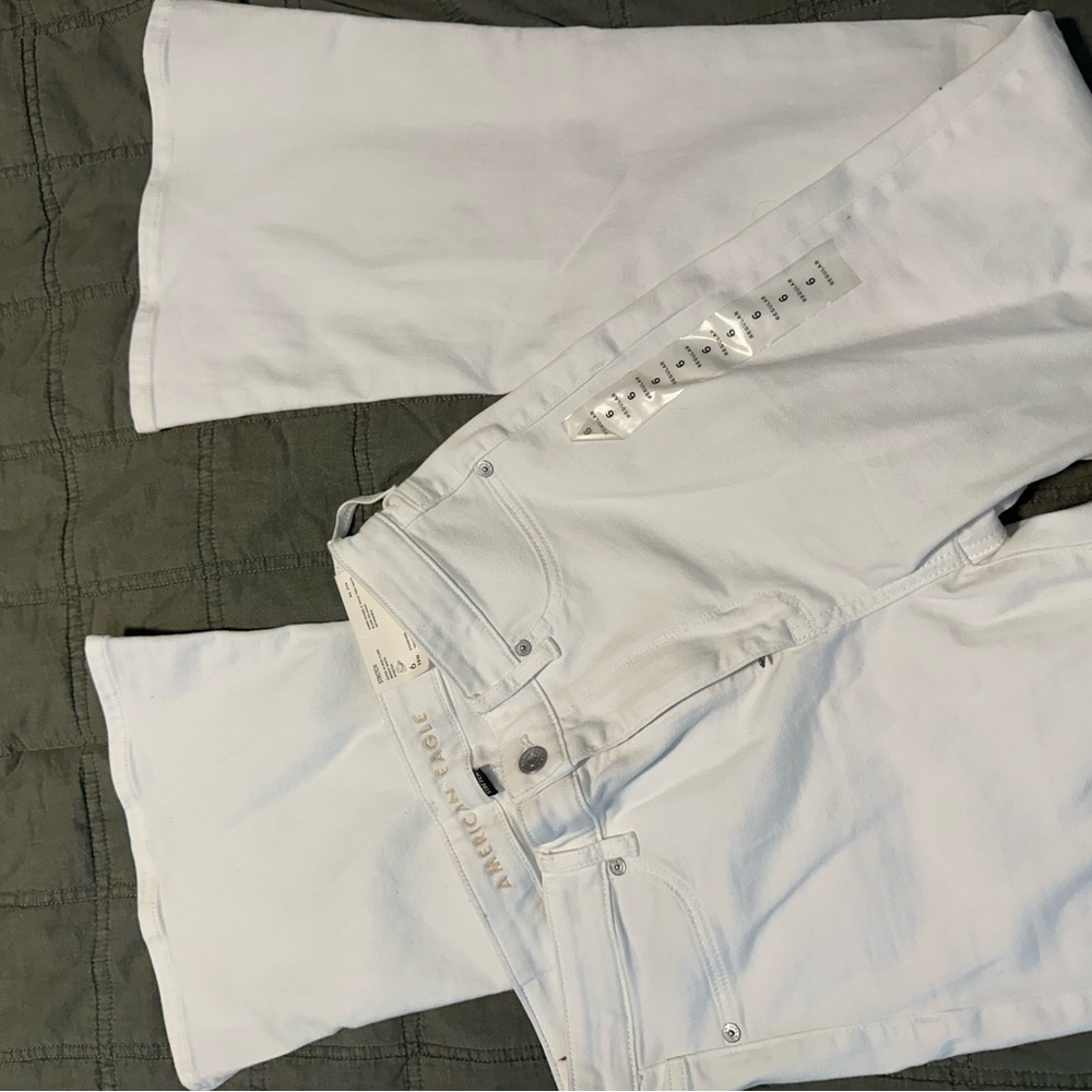 American Eagle White High-Rise Flare Jeans size 6 NWT